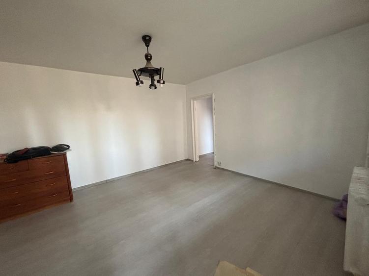 vanzare apartament cu 3 camere  Masina de Paine - 2