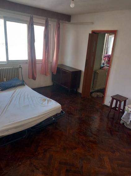 Inchiriez Apartament 2 camere , Zona Nord Republicii , Rm.Valcea , Doar la muncitori sau la zi / ora - 1