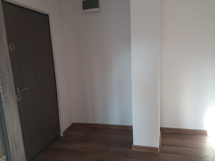 Apartament doua camere, decomandat, etaj 4, cu sarpanta, renovat modern, stradal - 24