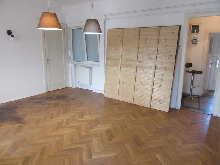 Apartament cu 3 camere semidecomandat, mobilat în Calea Victoriei