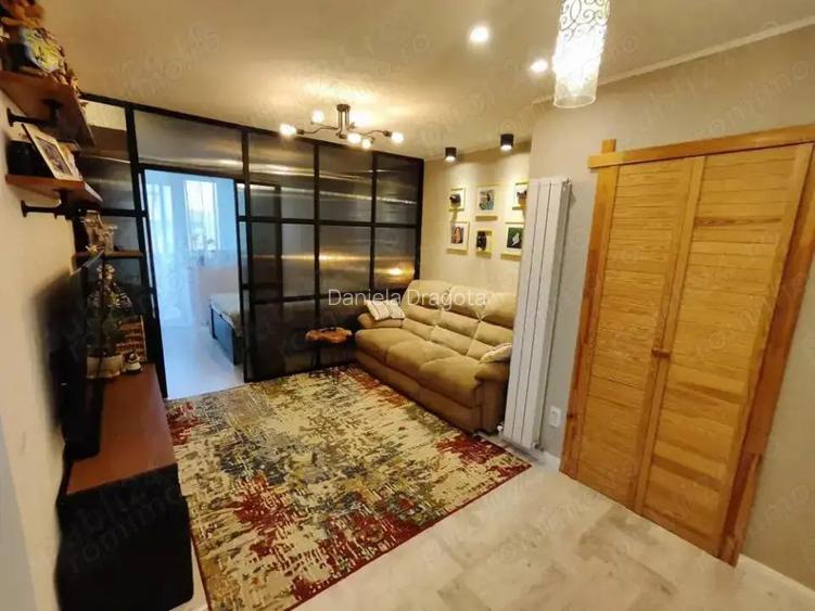 Apartament 2 camere, decomandate, zona Vlahuta.