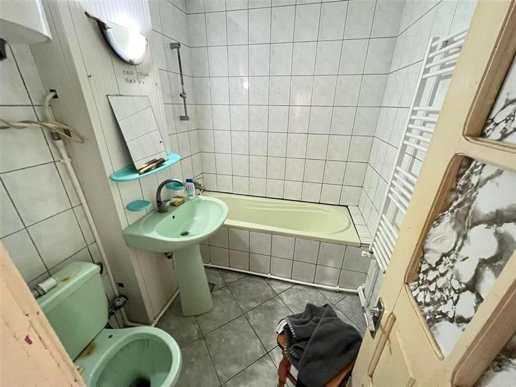 Apartament 3 camere , zona centrala, parter - 8