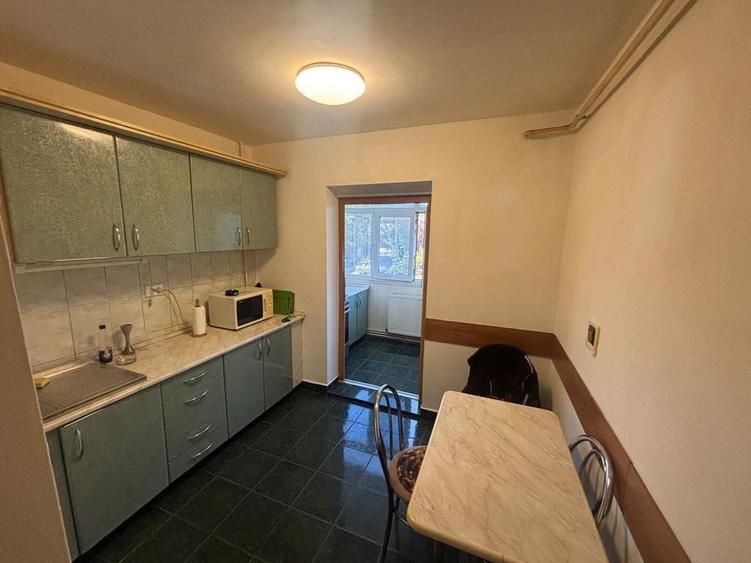 Apartament cu 3 camere decomandat în Alfa