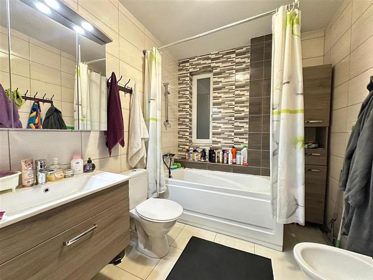 Apartament 3 camere balcon loc de parcare zona Lazaret - 8