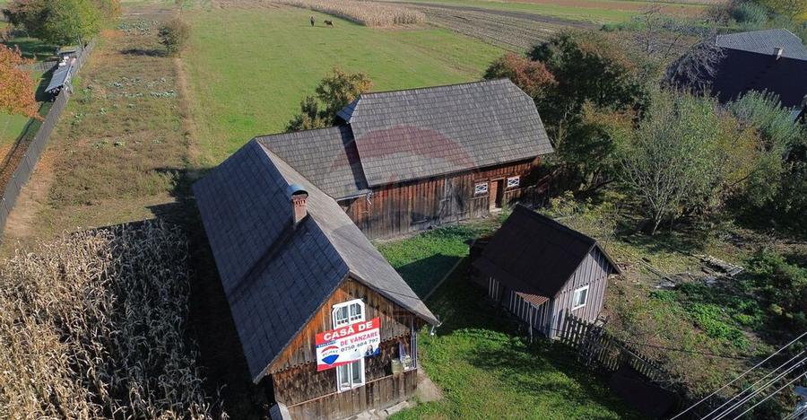 Casa de vanzare in Horodnic de Jos cu teren de 3900mp - 3