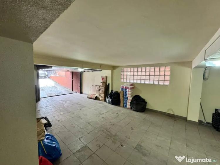 Casă cu 12 camere cu Teren 321 Mp în George Enescu
