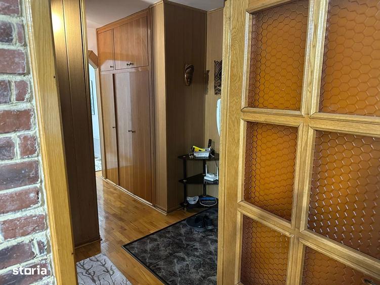Apartament cu 3 camere decomandat în Mircea Vodă