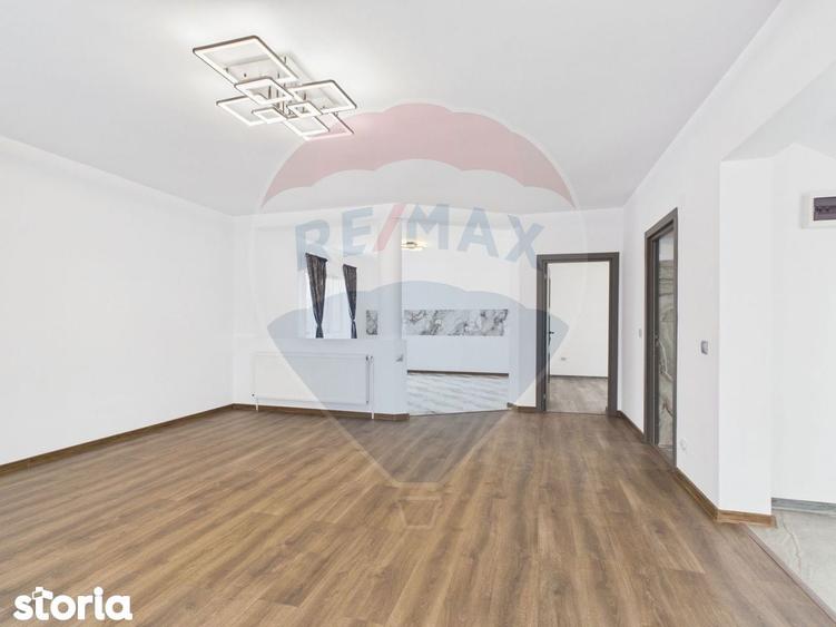 Casa / Vila cu 5 camere de vanzare - 11