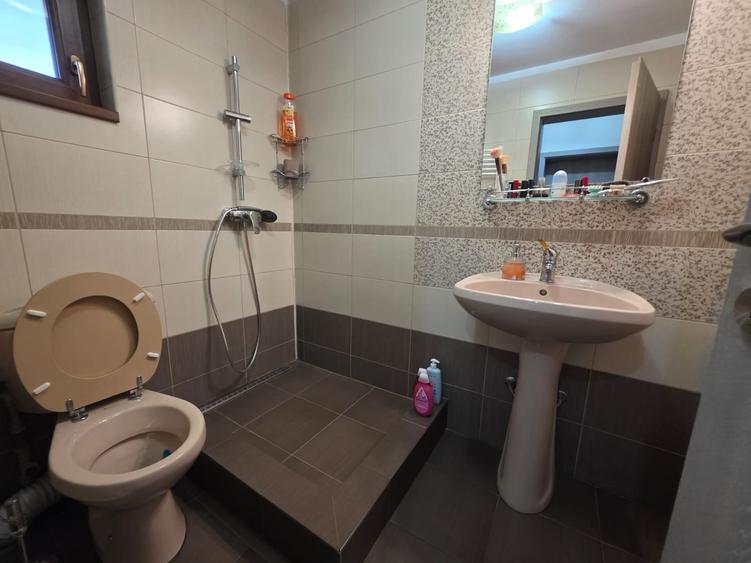 Vila cu 4 .camere 3. bai --249 mp utili - teren 881mp - 7