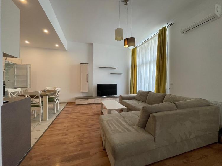 Apartament cu 2 camere semidecomandat, mobilat în Soarelui