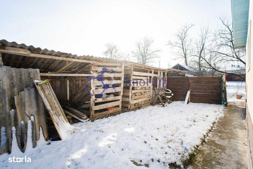 Teren de 2200 mp si casa in sat Voinesti, langa biserica - 6