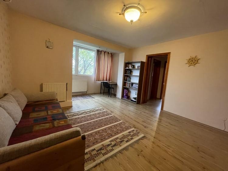 Apartament Deosebit, semidecomandat  cu garaj in curte - 1