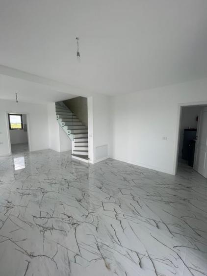 Duplex despartit prin camera tehnica - 6