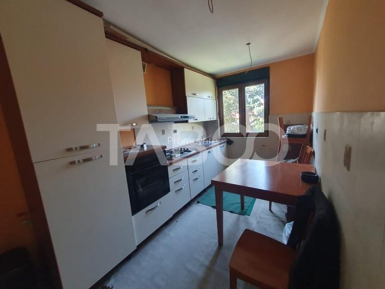 Apartament semidecomandat 2 camere etaj 2 zona 13 Decembrie