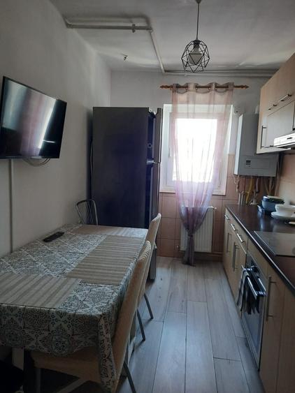 Apartament cu 3 camere decomandat în Sub Arini