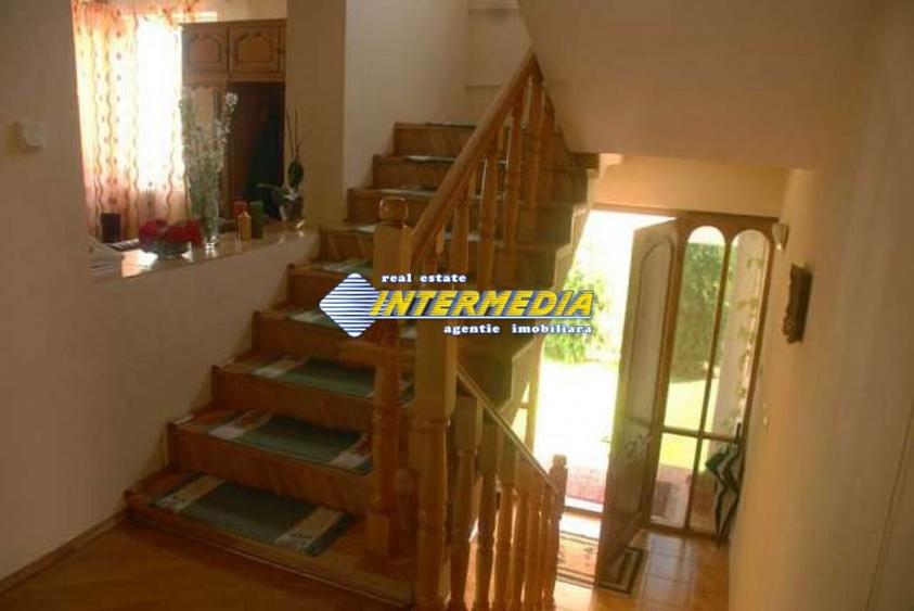 Casa superba de vanzare cu 8 camere in Alba Iulia zona Centrala - 4