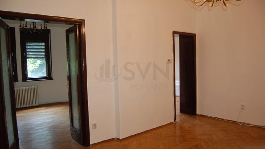 Apartament cu 4 camere decomandat în Primăverii