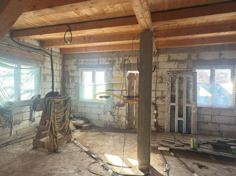 Casă P+M la roșu + teren 1.239 mp – Sărata (Bacău) – 74.900 € - 5