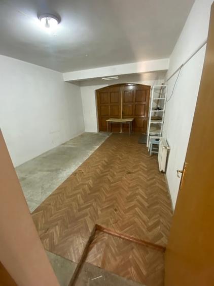 Vila cu 3 apartamente  la parter,etaj  si mansarda - 3