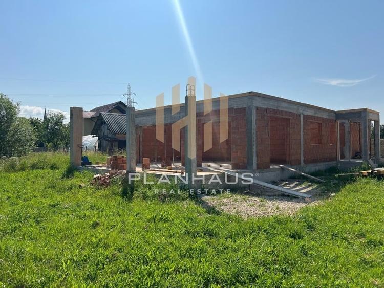 Case individuale Satu Nou de Sus , la rosu / semifinisate , 500 - 700 mp teren - 8