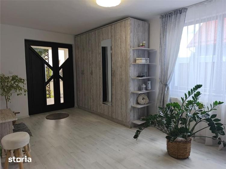 Casă cu 4 camere cu Teren 720 Mp în Criș