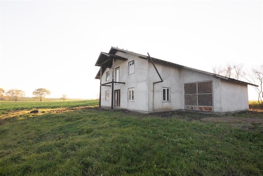 RECO casa Inand la rosu cu teren imens - 20