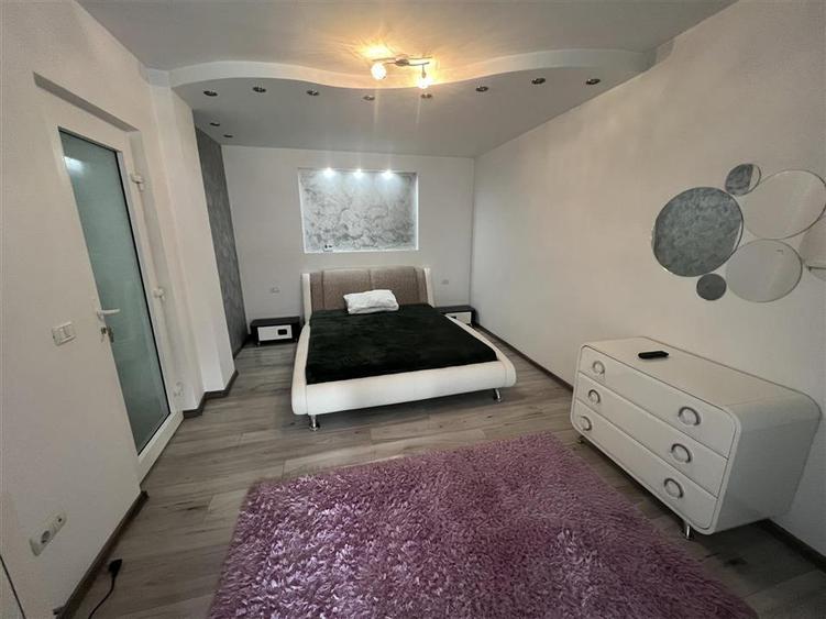 Apartament 2 camere, etaj 8, lift nou, zona Piata Unirii- scoala 9 - 4