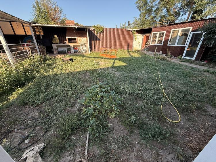 CASA INDIVIDUALA - 200 Mp. Utili - 800 Mp. Totali - Constructie 2009 - 11