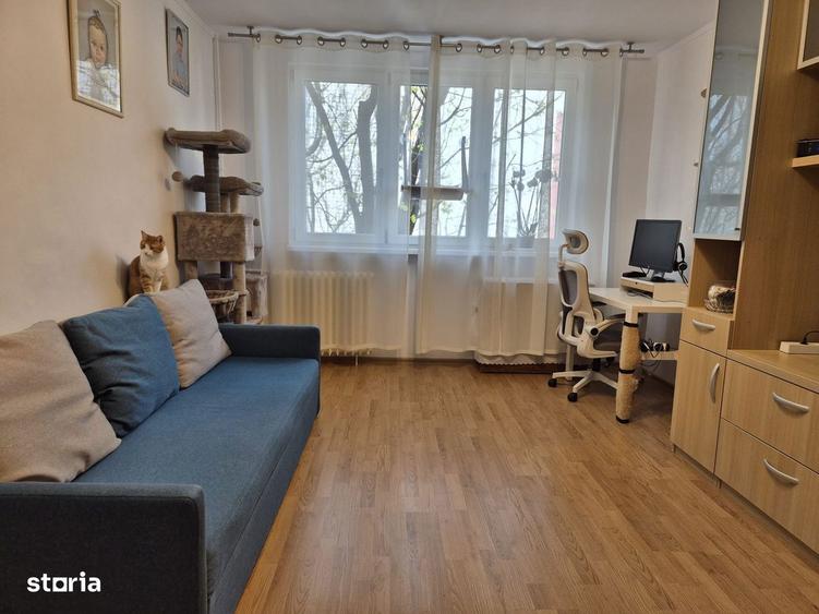 Apartament decomandat cu 4 camere, balcon, centrala, 2 locuri parcare - 1