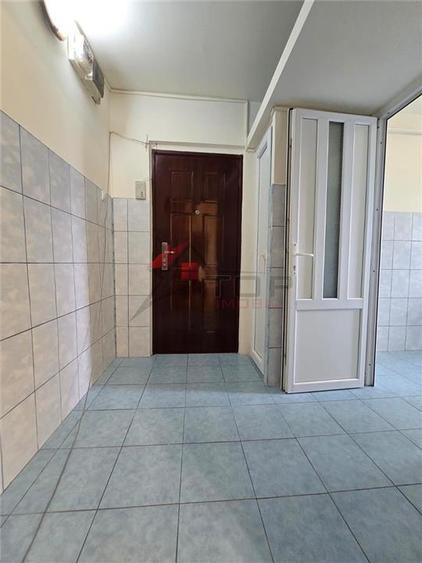 Apartament cu 2 camere semidecomandat în Mircea cel Bătrân
