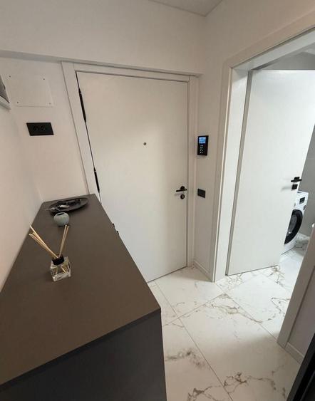 Apartament cu 2 camere semidecomandat, mobilat în Berceni