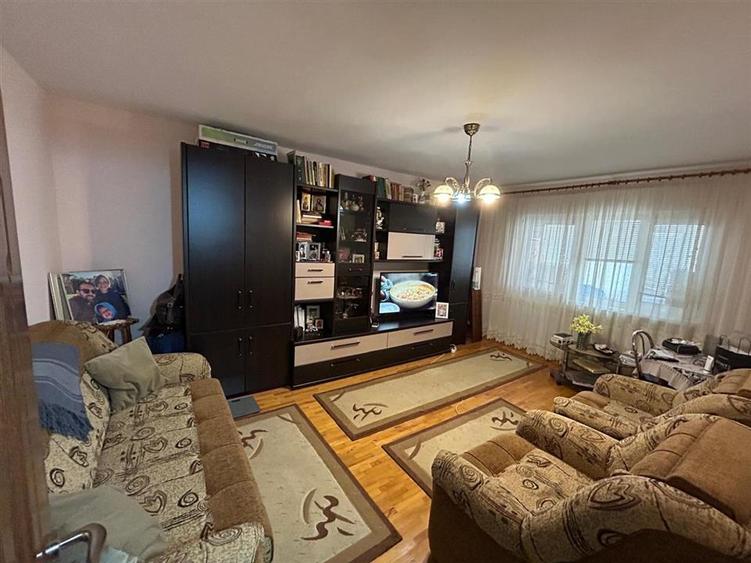 Apartament cu 2 camere de vanzare, 57mp, zona centrala, Piata Moldovei, Directia - 3
