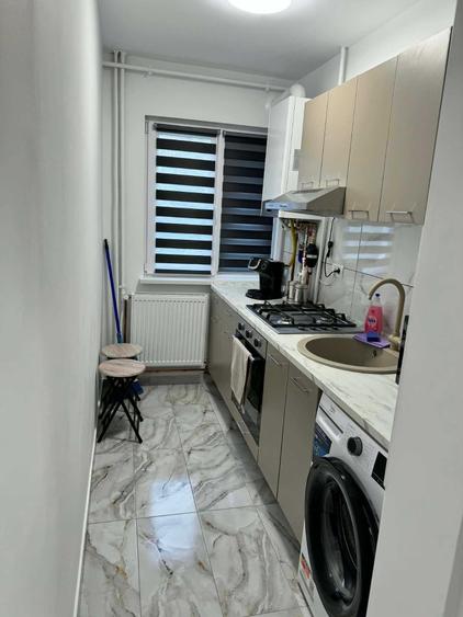 Apartament cu 2 camere semidecomandat în Craiovița Nouă