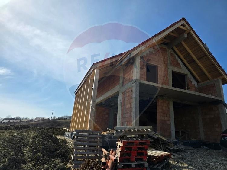 Casa la rosu, 800mp teren,  front 24, Jucu de Sus, comision 0 - 4