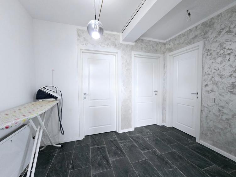 Gata de mutare - mobilata si utilata - str asfaltata - iaz cu pesti - 4 camere - 9