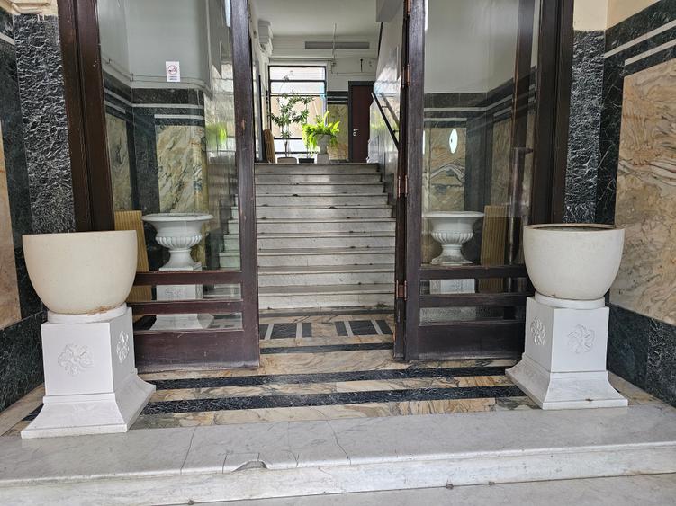 Universitate, 2 apartamente lipite, renovat, ideal inchiriere airbnb - 1