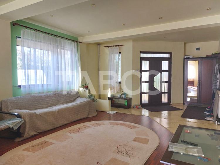 Casa 200 mpu 4 camere curte si gradina zona linistita Talmaciu - 1