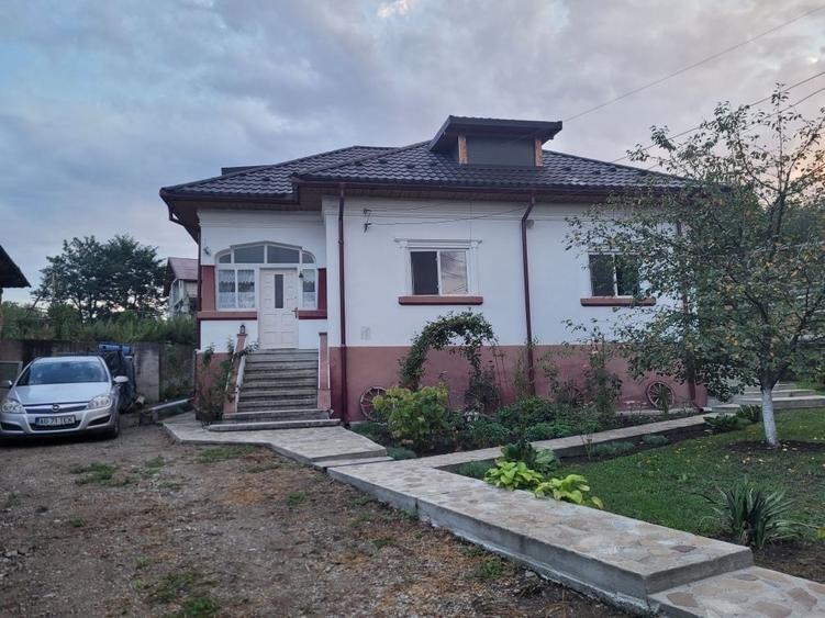 Casă cu 4 camere în Corbșori