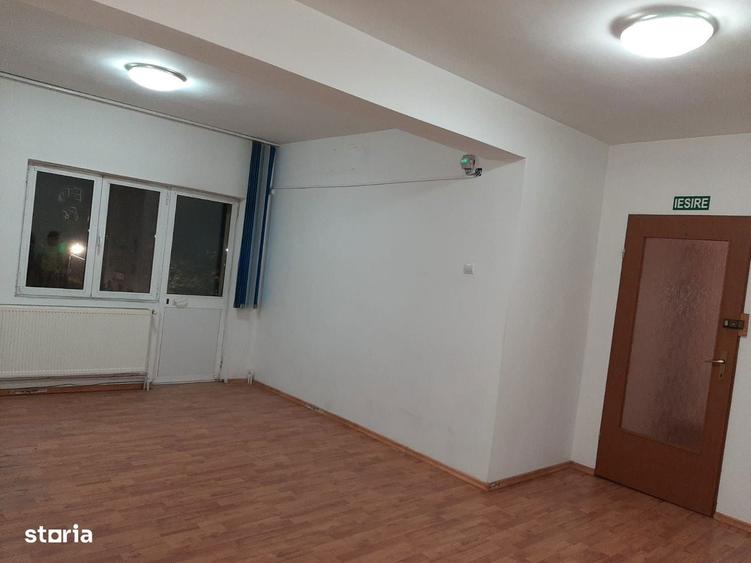 Spa?iu comercial, zona 9 Mai - 3