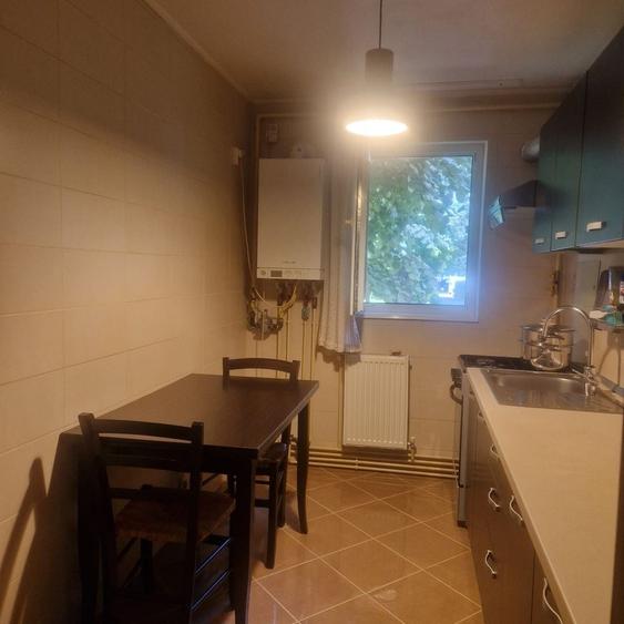 Apartament cu 3 camere decomandat în Micro 5