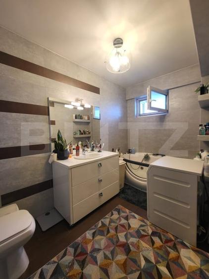 Apartament cu 3 camere semidecomandat, mobilat în Central