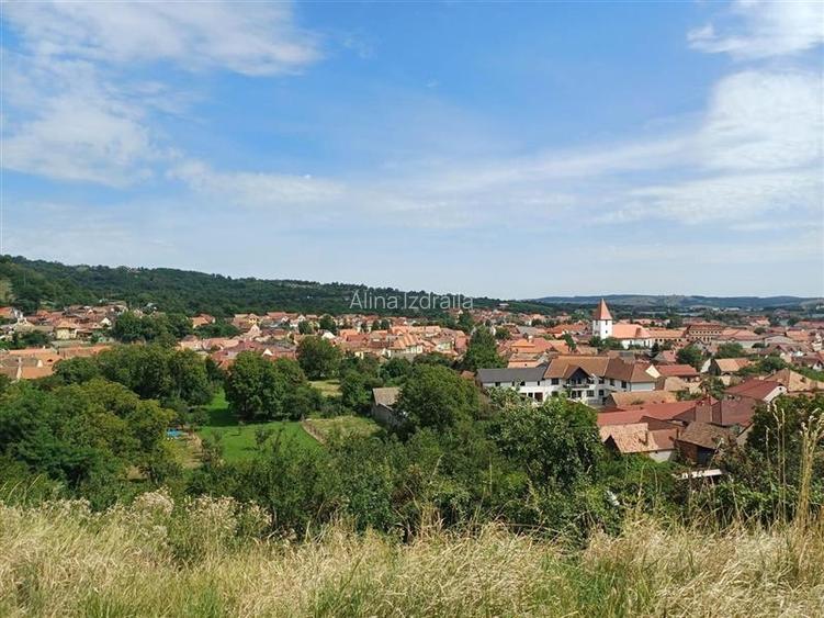 Teren cu vedere panoramica catre oras in Saliste