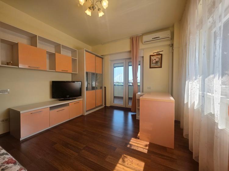 Apartament cu 3 camere semidecomandat în Calea Plevnei