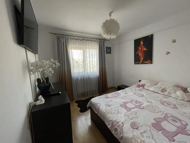 Apartament cu 2 camere, decomandat, zona Galata - 1