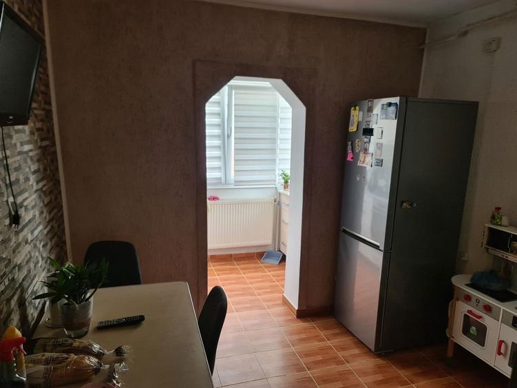 Vand apartament 2 camere Mioveni,multiple imbunatatiri - 3