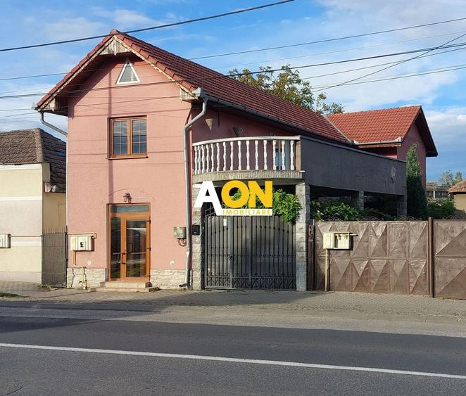 Casă individuală cu 3 camere cu Canalizare în Central