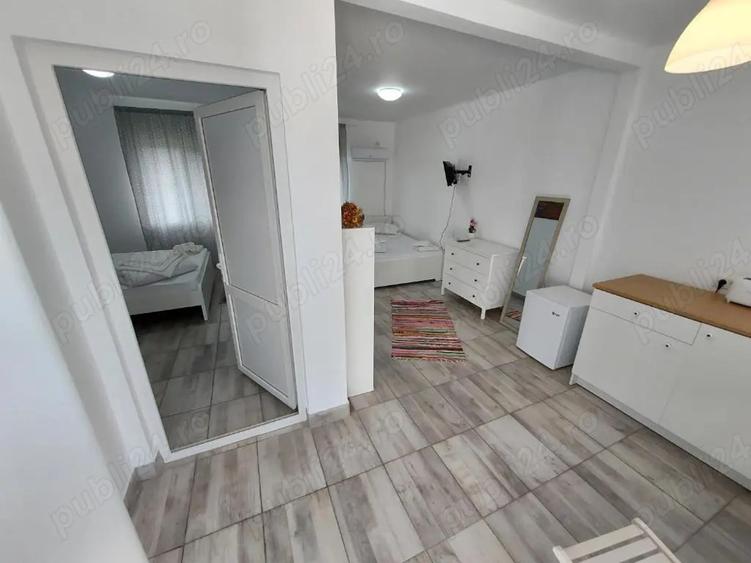 Pensiune 8 apartamente+ in 2 Mai judet Constanta - 3