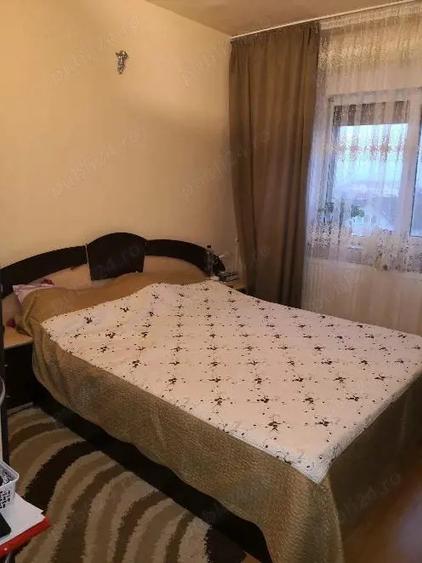 Inchiriez apartament cu trei camere complet mobila cu loc de parcare strada Numarului Oradea - 3