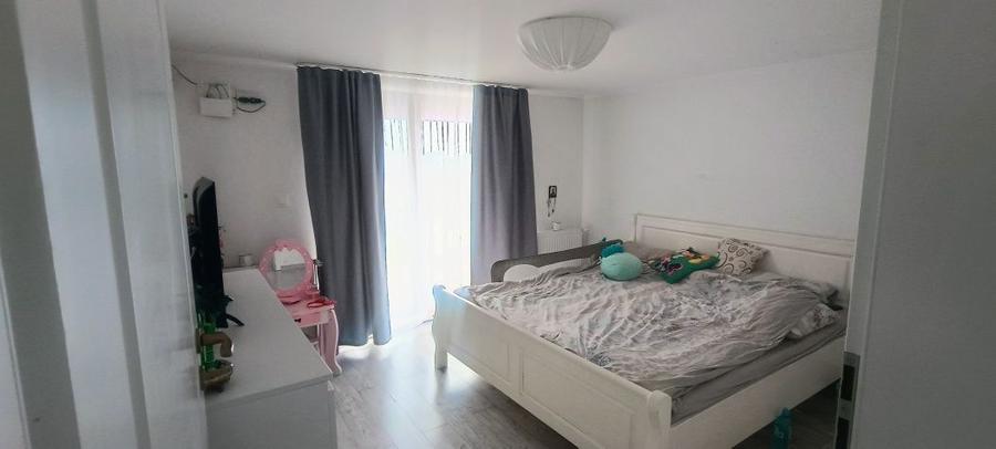 Proprietar vand casa Sanandrei teren mare 660 mp - 5 camere - 3