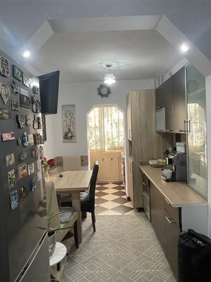 Decomandat la etajul 1 cu 2 balcoane in bloc anvelopat - 1